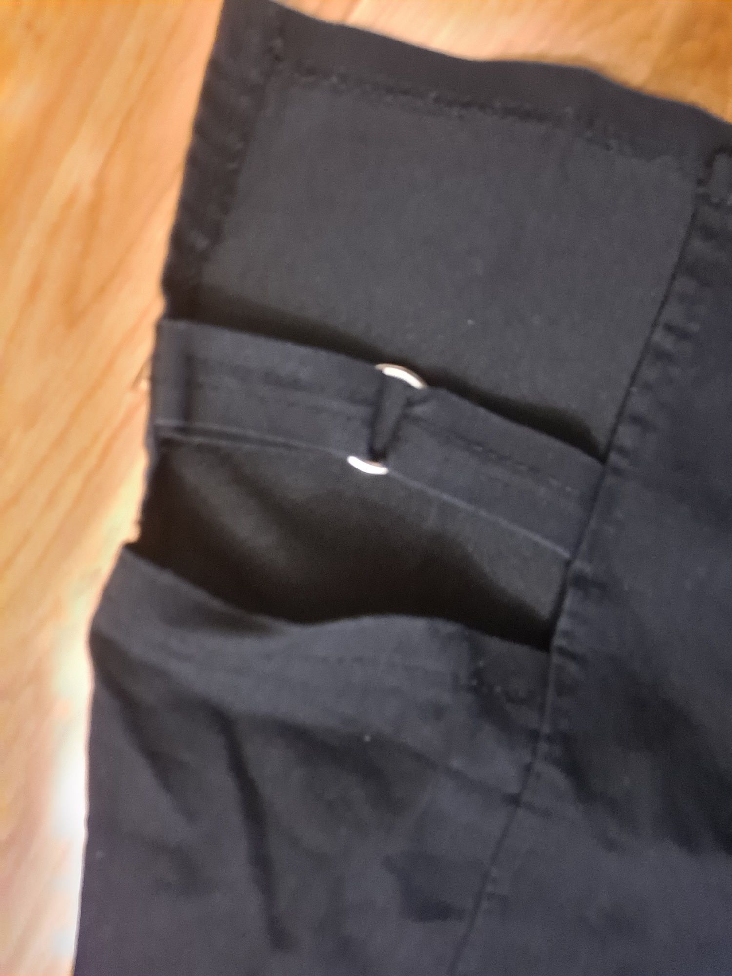 Spódnica czarna mini z rozcięciem