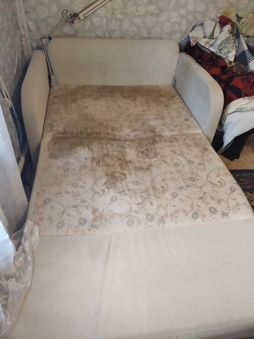 продам старый диван недорого