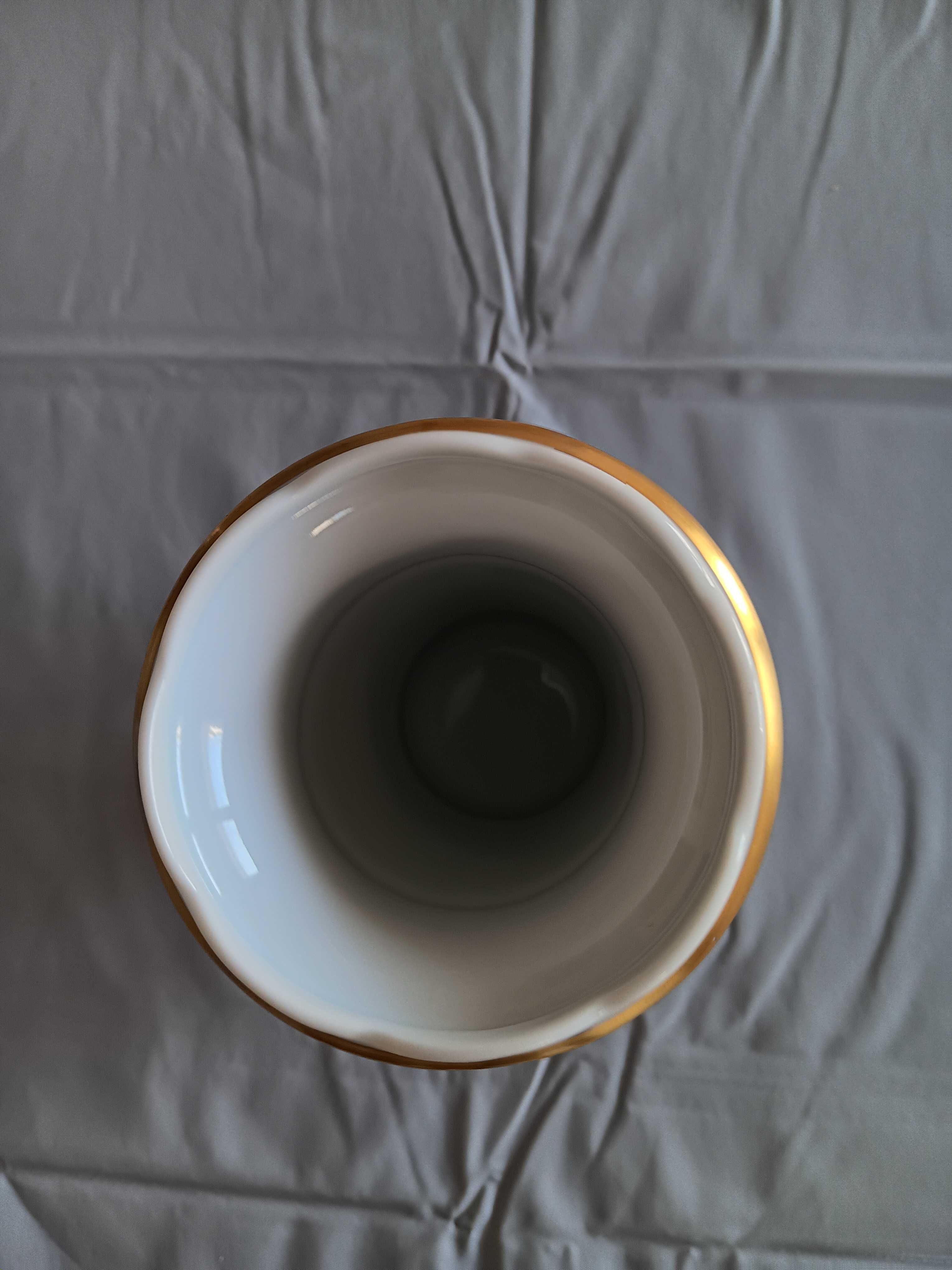 Jarra em porcelana SP Coimbra, com fio de ouro, azul e branca, anos 70