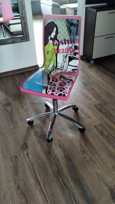 Krzesło obrotowe – designerskie, kolorowe, na kółkach