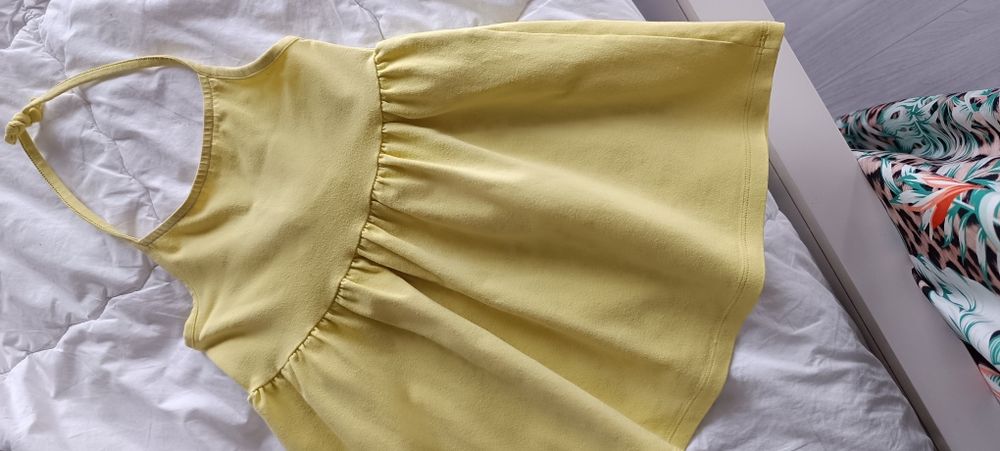 Vestido de menina marca Benetton. Usado