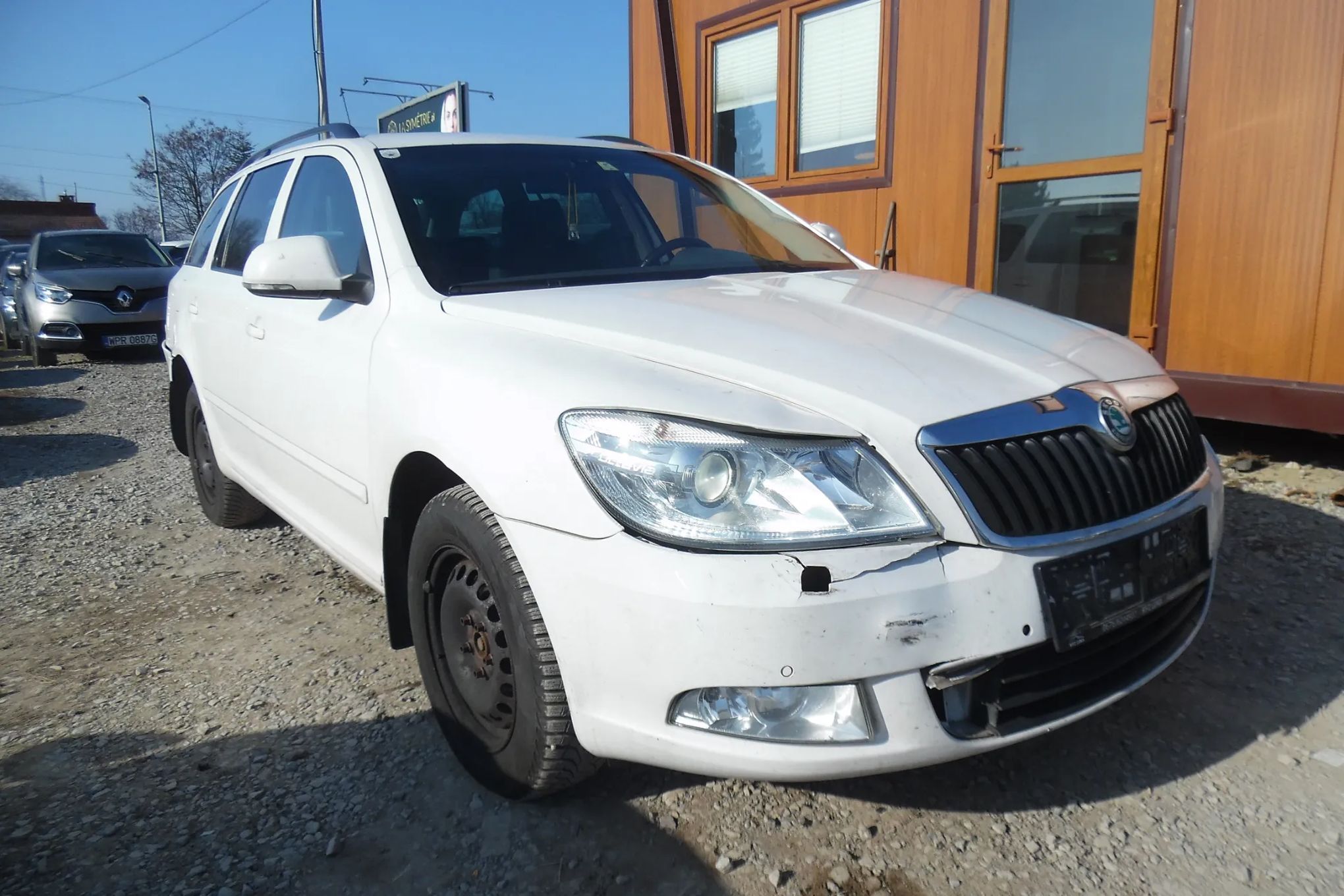 Skoda Octavia 2010r, 1.6 TDI, 4x4, Lekko uszkodzony prawy przód i tył. Jeździ.