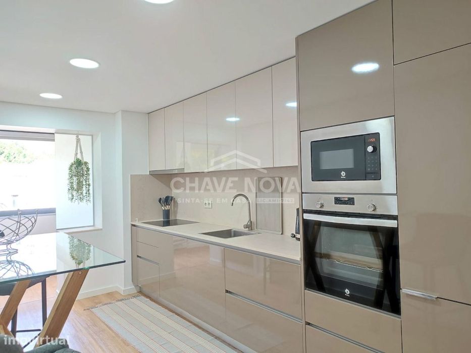 Apartamento T3 totalmente Mobilado e Renovado com Garagem Box