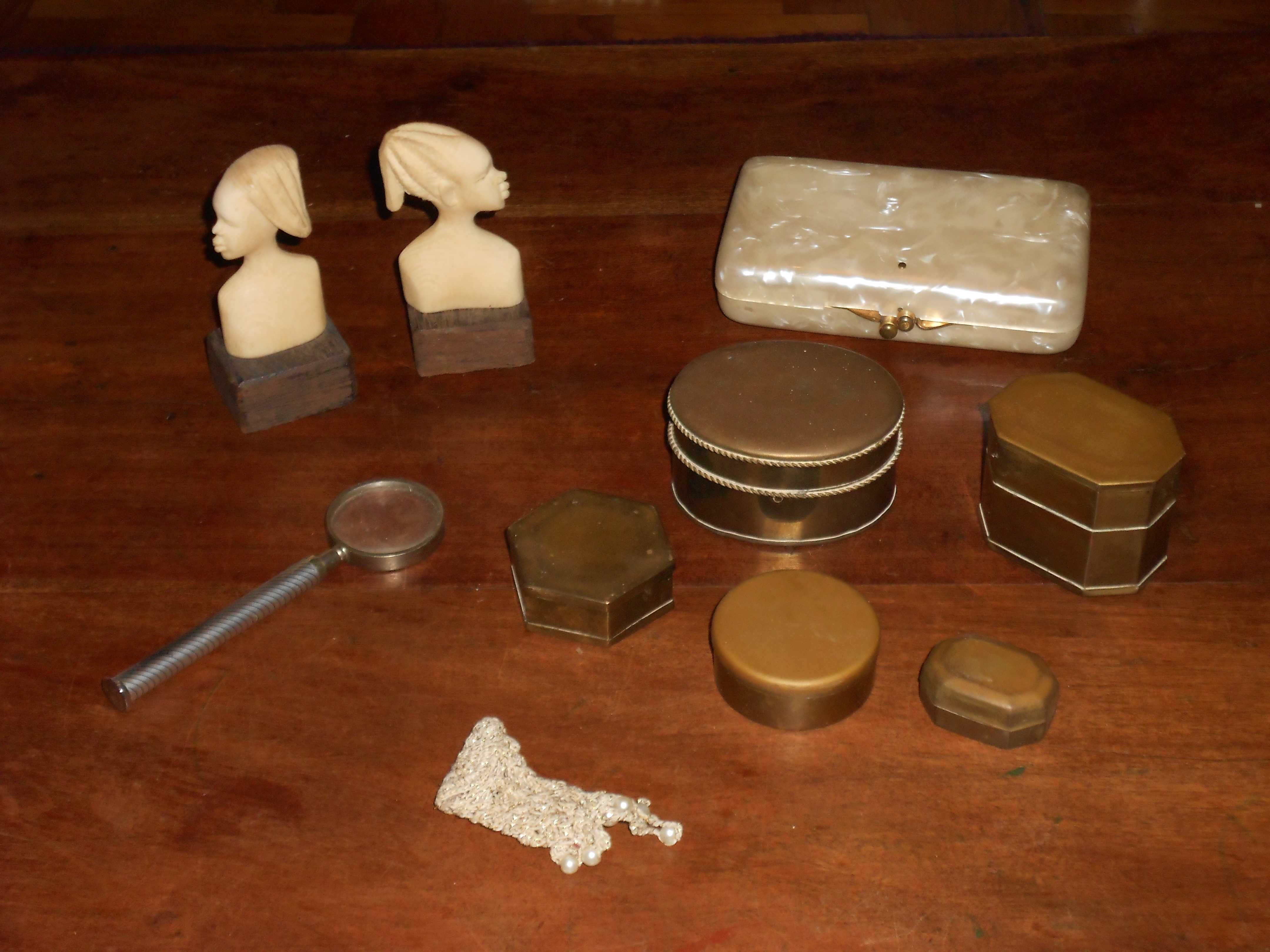 Coleccionaveis antigos caixa latao miniaturas lupa Pierre Cardin