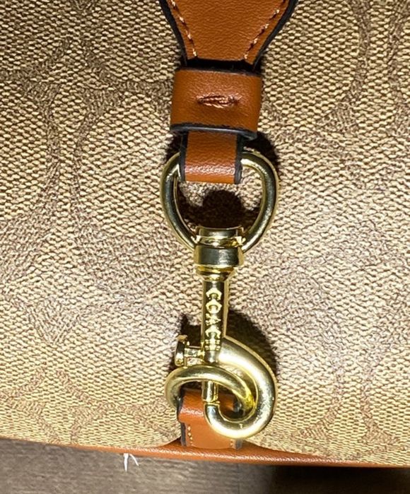 Hamptons Hobo Bag In Signature Canvas