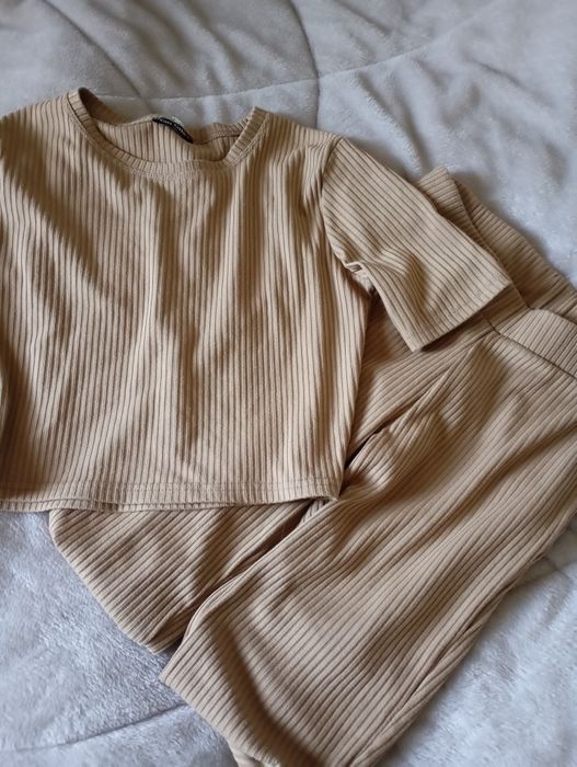 Костюм в рубчик 42 р, s