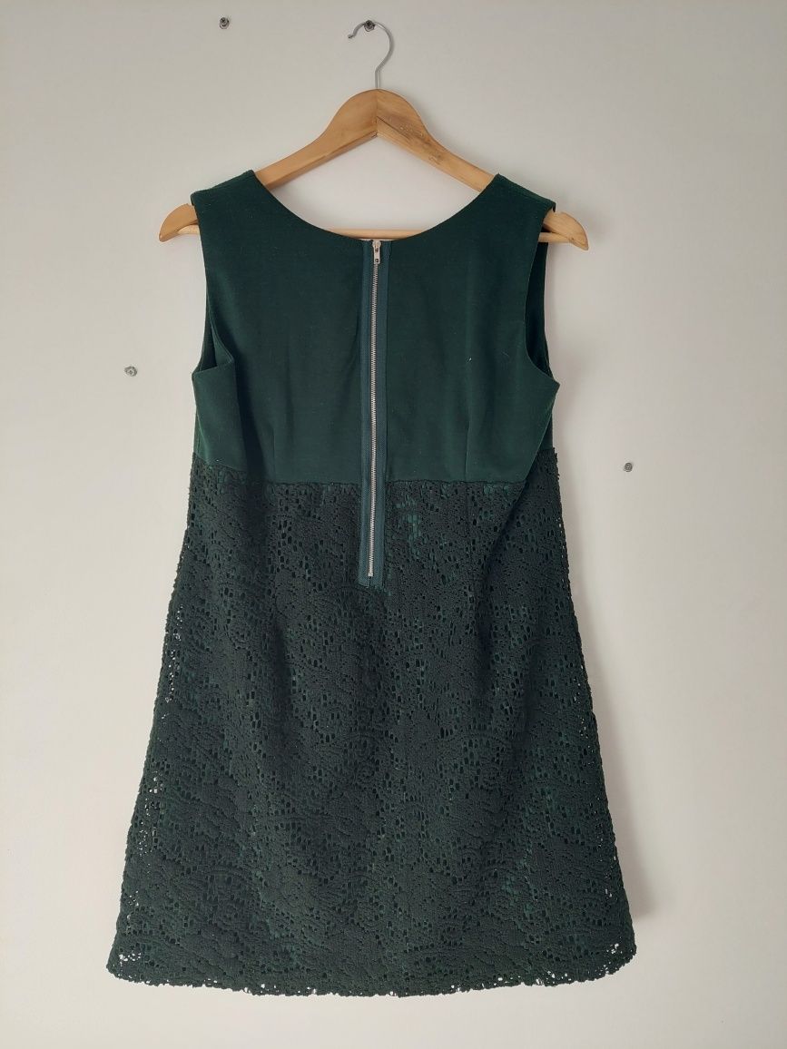 Vestido verde garrafa com renda