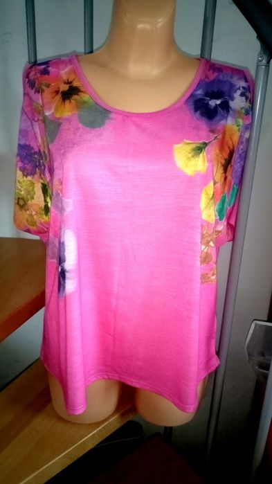 Bluzka z krótkimi rękawami wycięcia na ramionach różowa kwiaty Next 44