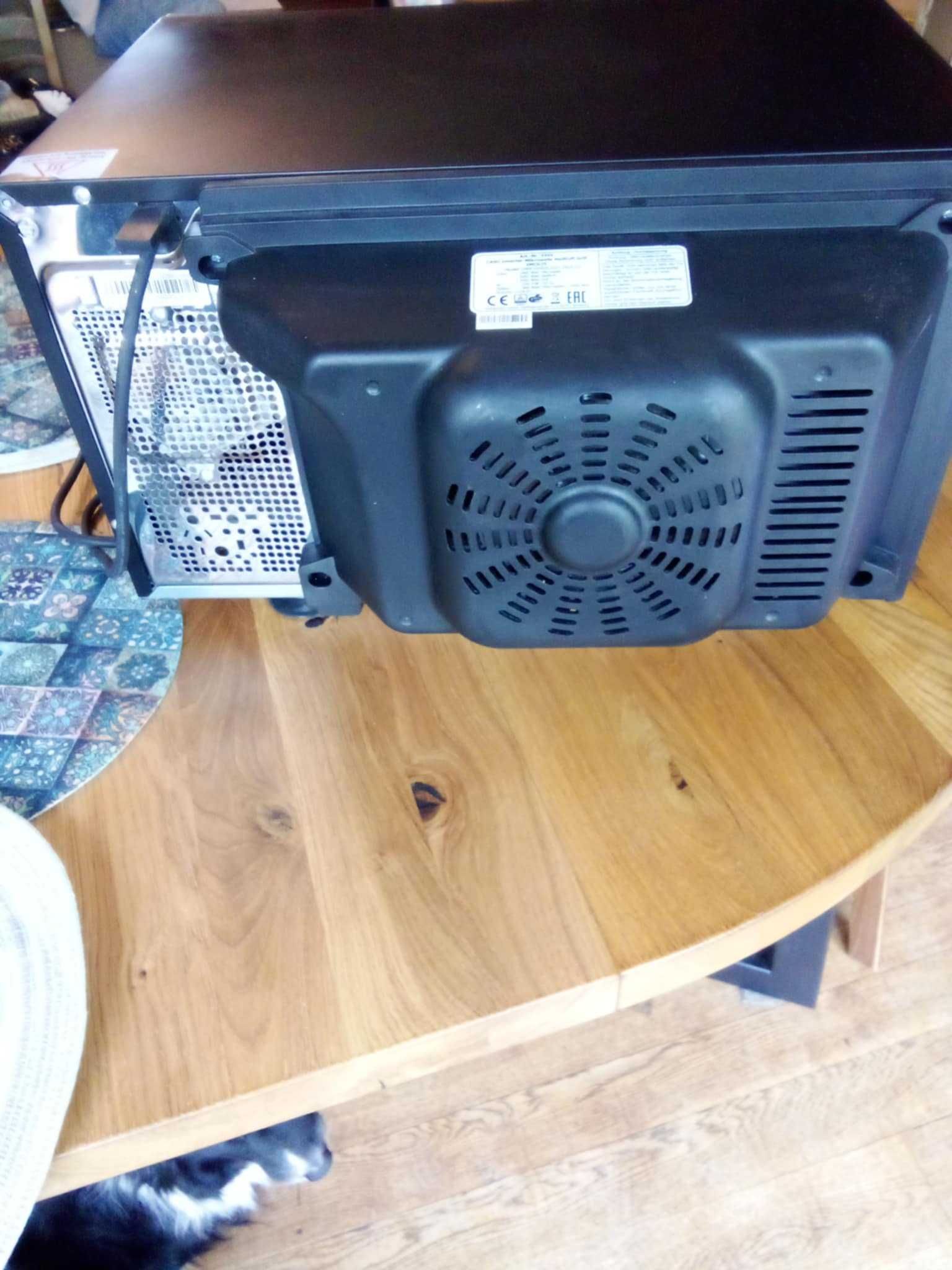 Kuchenka mikrofalowa CASO , grill  i piec konwekcyjny IMCG25