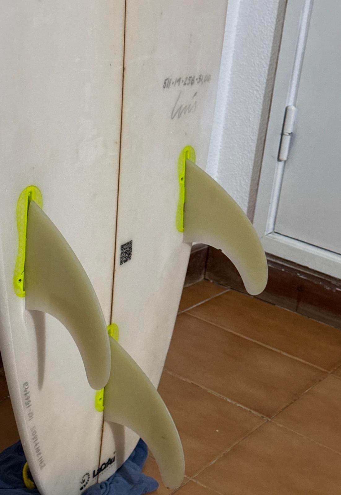 Lacrau Surfboard 5'11", 31 L