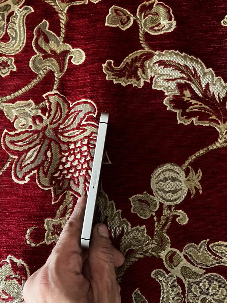Iphone se на запчастини