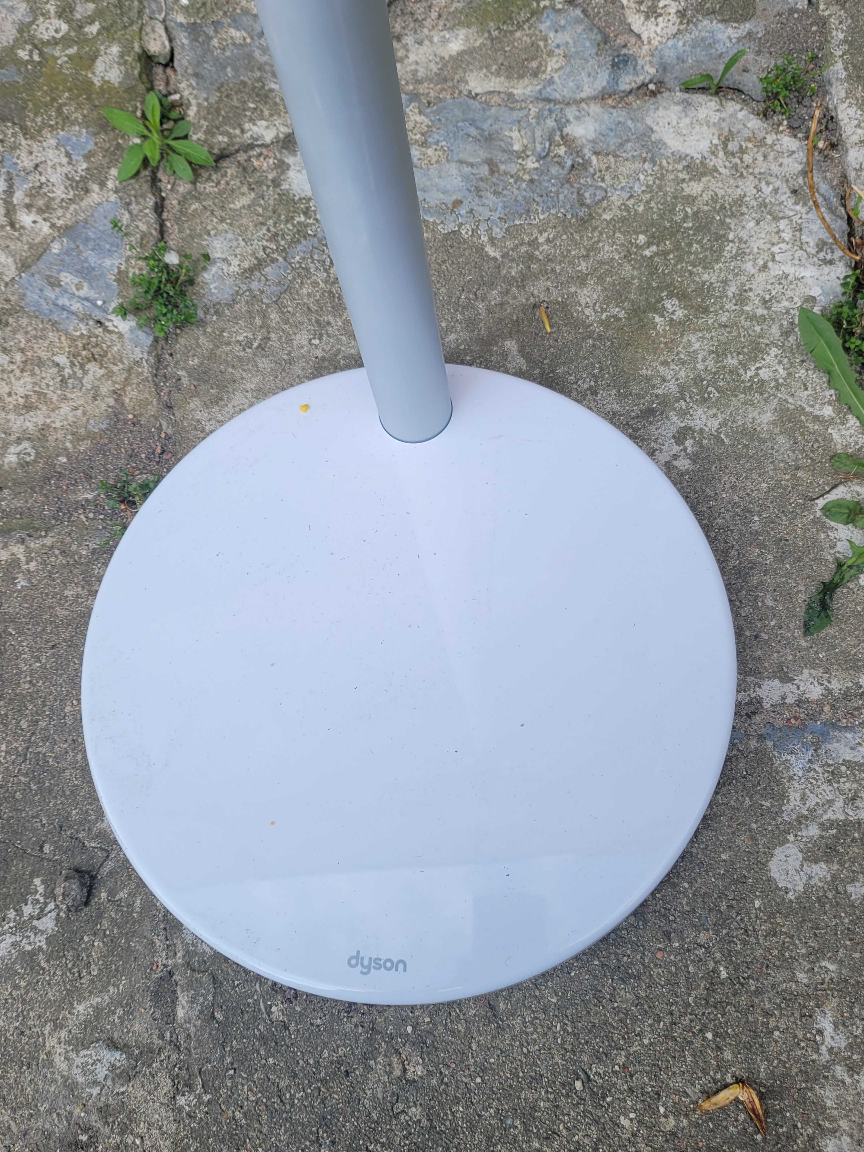 stojak do odkurzacza dyson