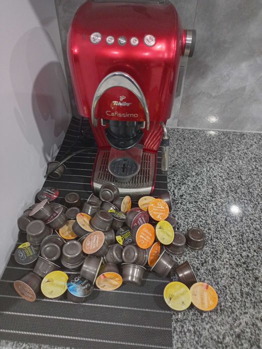 Кофе машина Tchibo Cafissimo +56 капсул разного аромата!