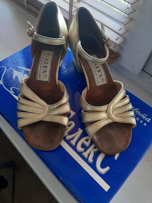 Туфлі для бальних танців