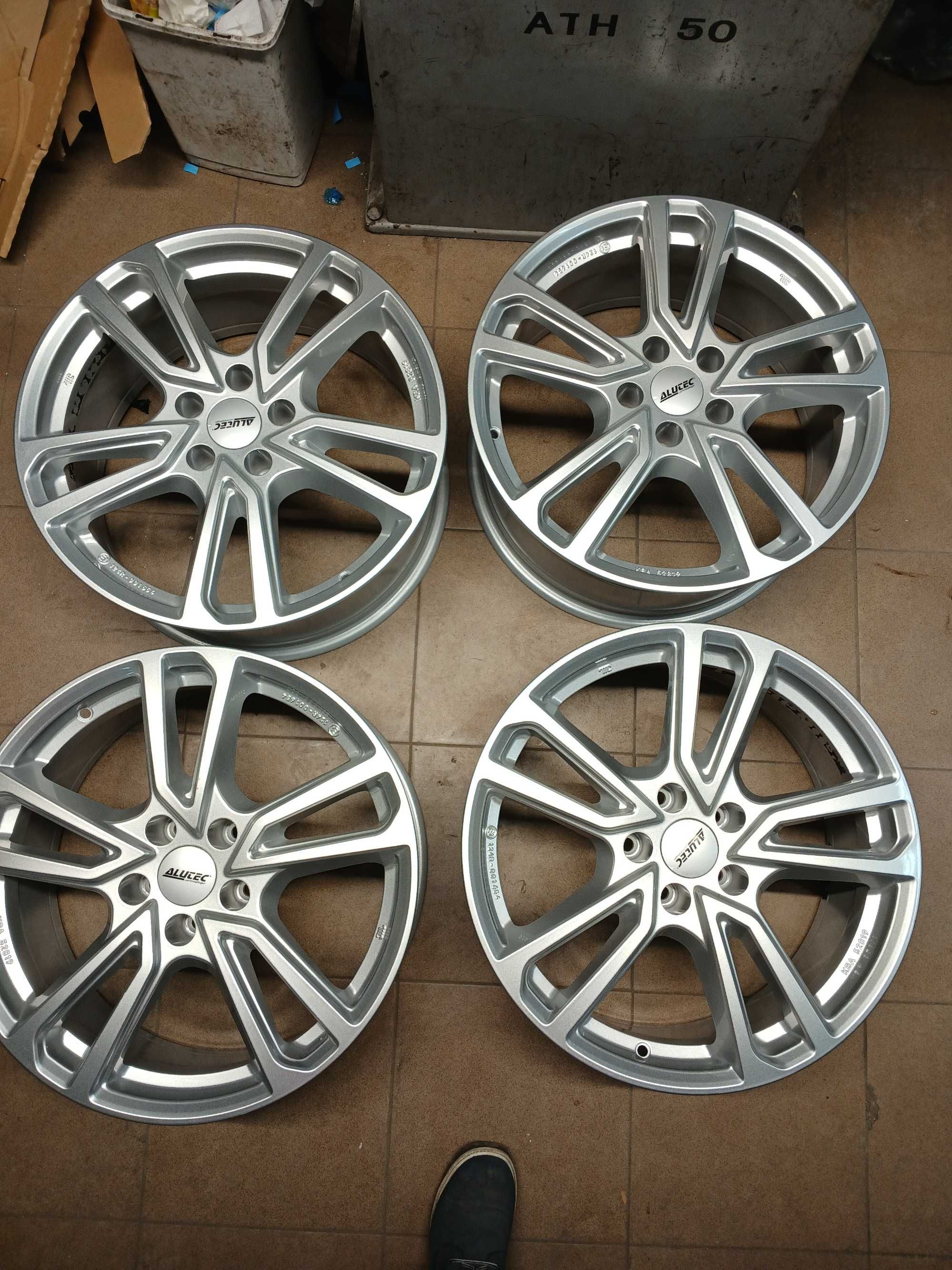 A1033. ALUTEC 8x 18 ET 26 rozstaw 5 x112