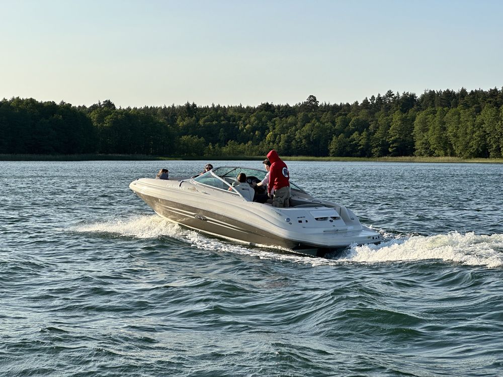 Łódź motorowa SEA RAY 220 Sundeck. 10-cio osobowa. 5.0 MPI Mercruiser.