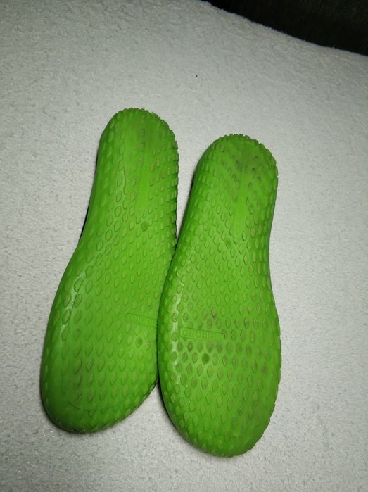 Tribord buty do wody do pływania granatowe z zieloną podeszwą