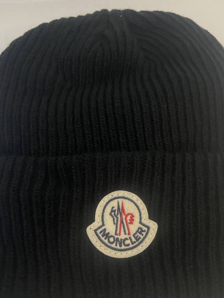 Gorro Moncler Como Novo