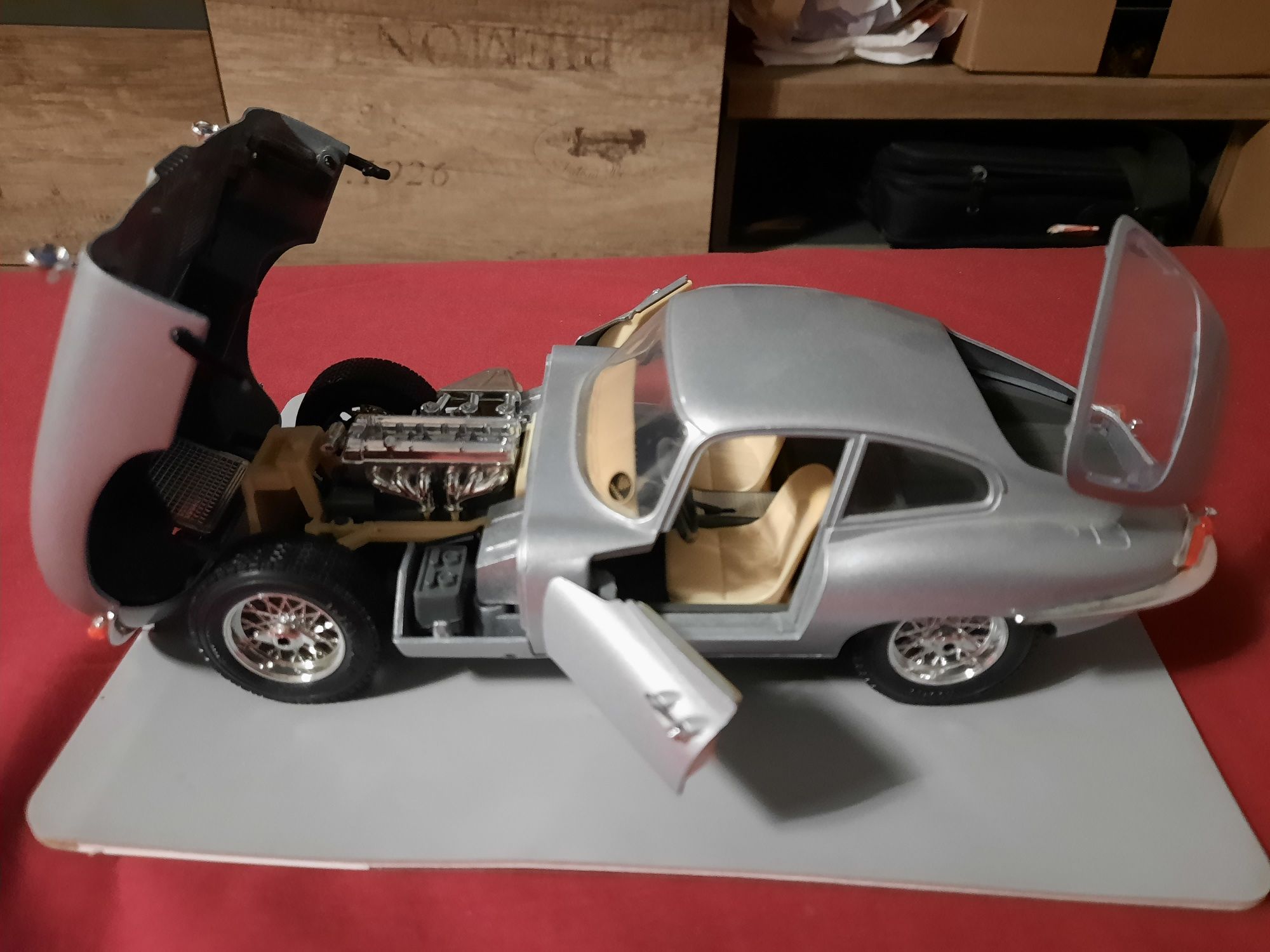 Auto Samochód Kolekcjonerski Jaguar E 1961 Bburago 1:18