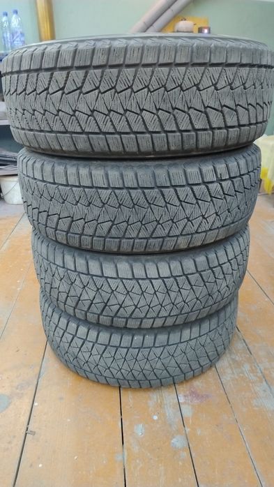 Bridgestone Blizzak DM-V2 215/60 R17 96S
Шини (гума, покришки)