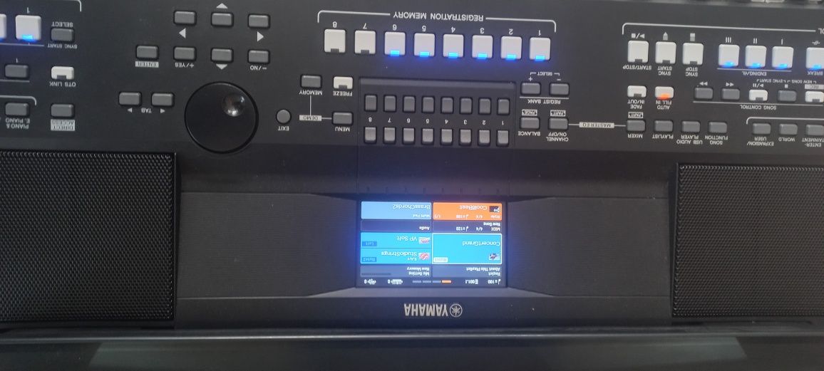 Синтезатор YAMAHA PSR-SX600.