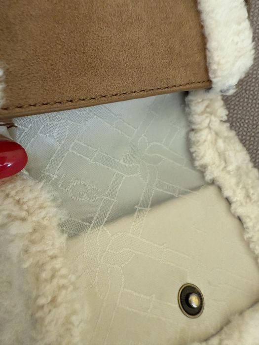 Сумочка чохол для телефона Ugg