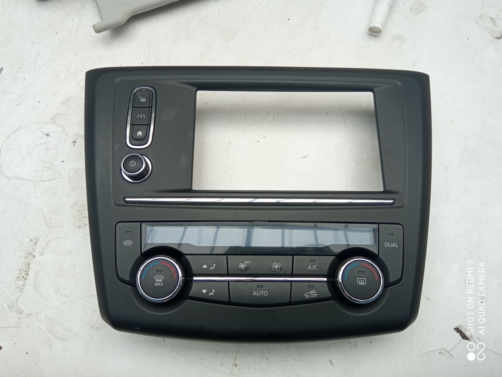 Panel klimatyzacji ramka radia Renault Kadjar