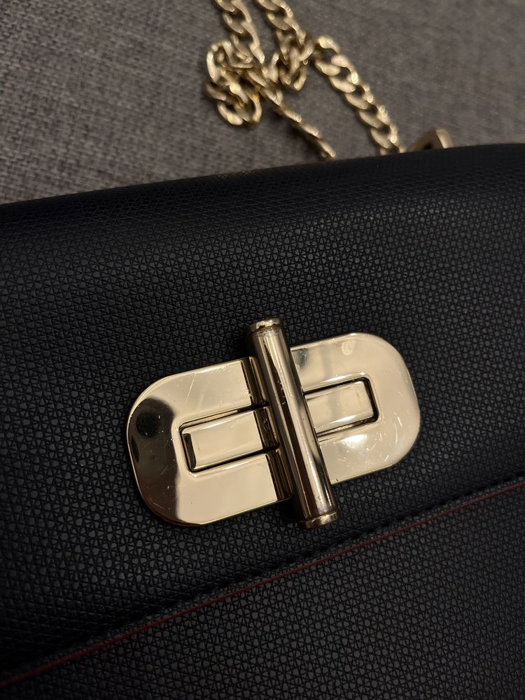 Granatowa torebka Tommy Hilfiger