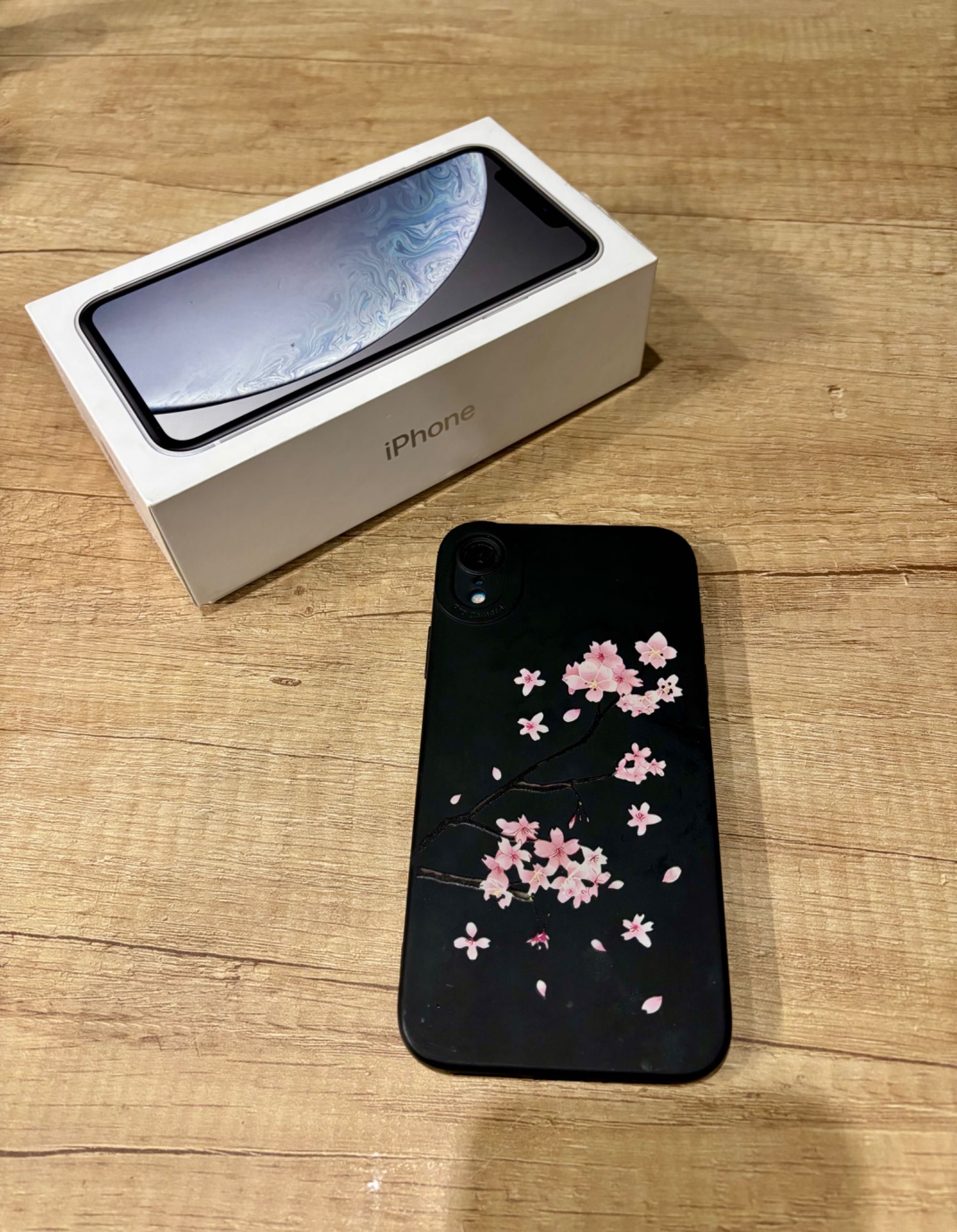 iPhone XR Telefon Niebieski 64 GB/ Uszkodzony tył