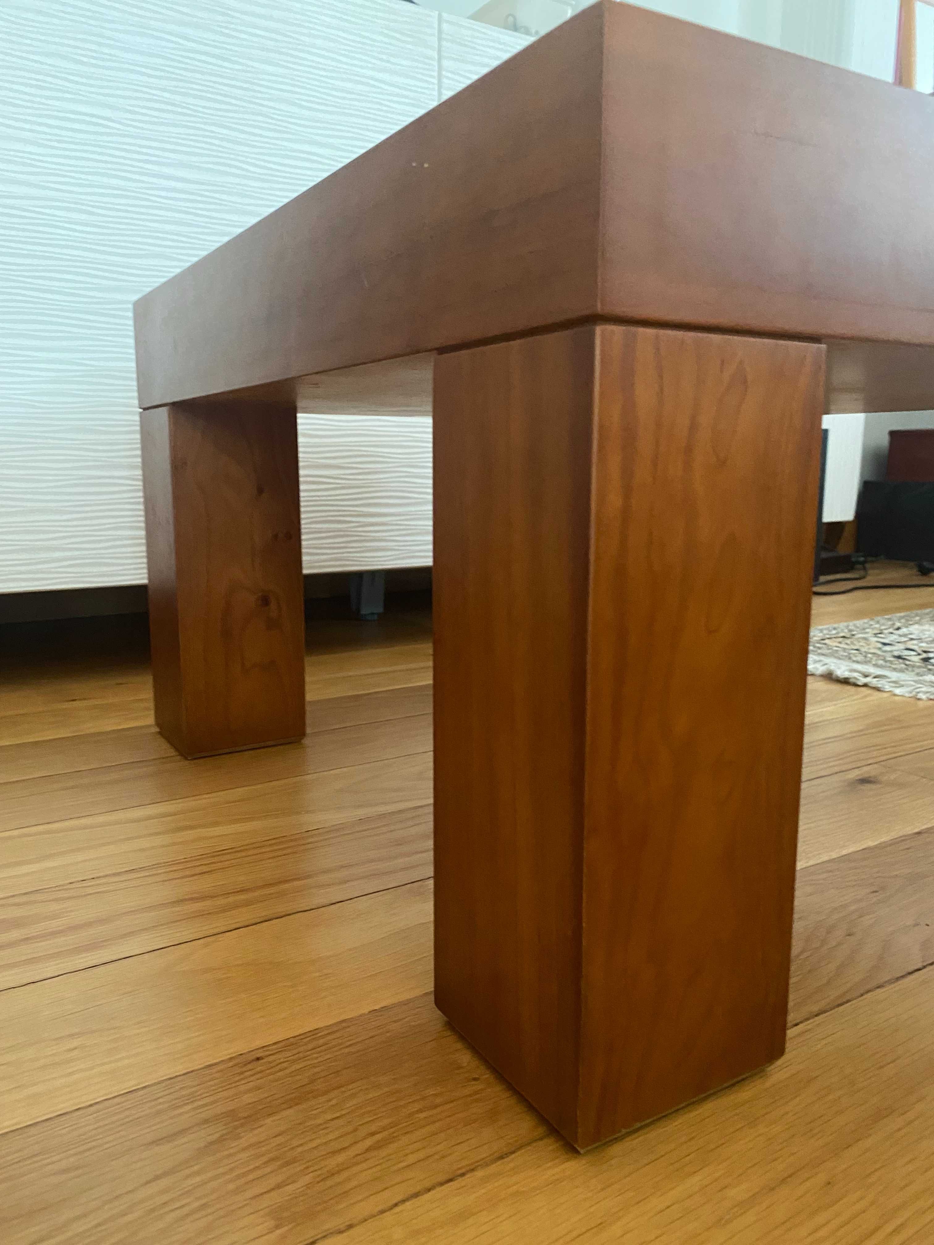 Mesa de centro cor cerejeira, robusta