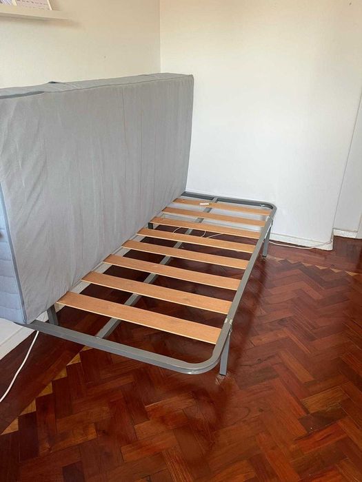 Cama de solteiro+ colchão Ikea 90X200 com um ano de utilização