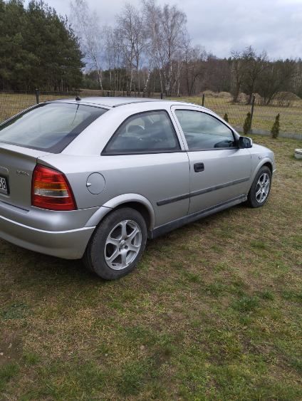 Samochód opel astra II