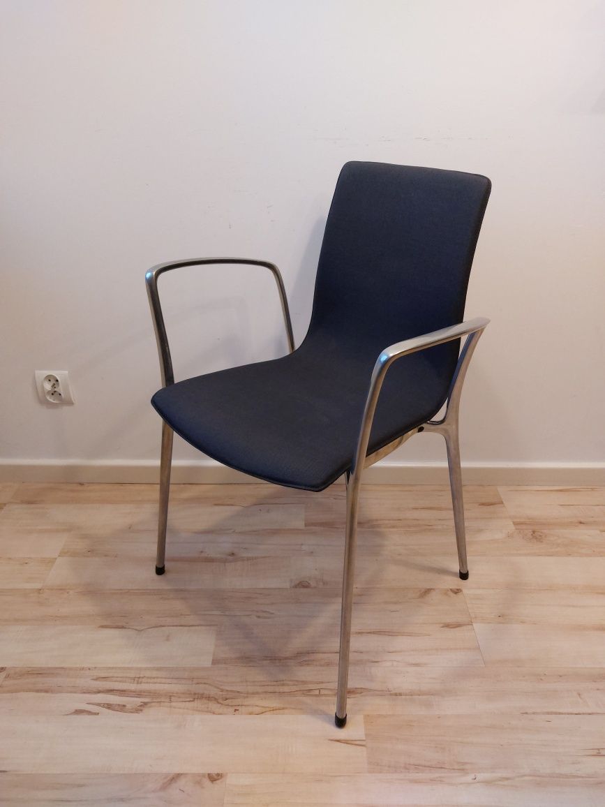 krzesło marki Kusch Co super design tapicerowane metalowe