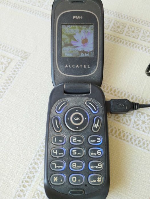 Telefon Alcatel z klapką z ładowarką, działa plus drugi Samsung gratis