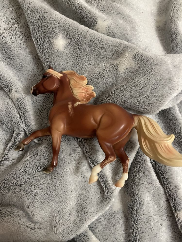 Breyer kucyk body