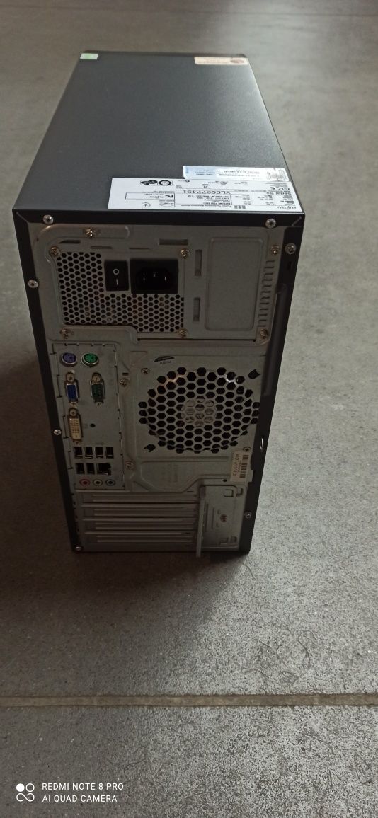 Komputer PC Fujitsu / monitor LG Flatron