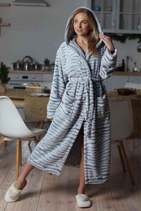 Халат жіночий довгий з капюшоном