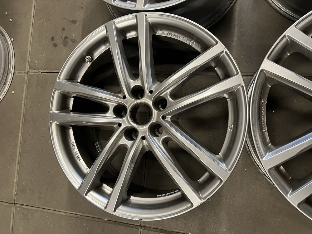 Felgi aluminiowe z TPMS 7.5Jx18H2 ET25 5x112 BMW Seria 3 F30