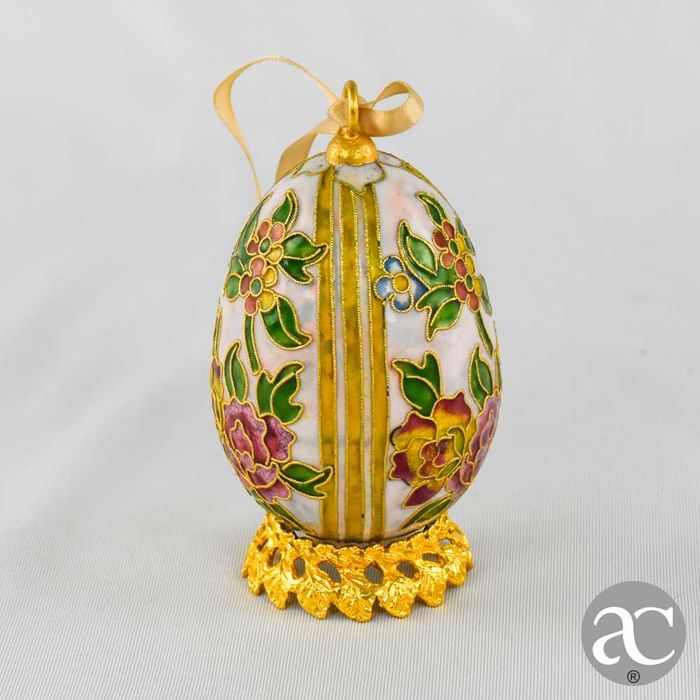 Ovo de pendurar em cloisonné, China, com base em metal dourado