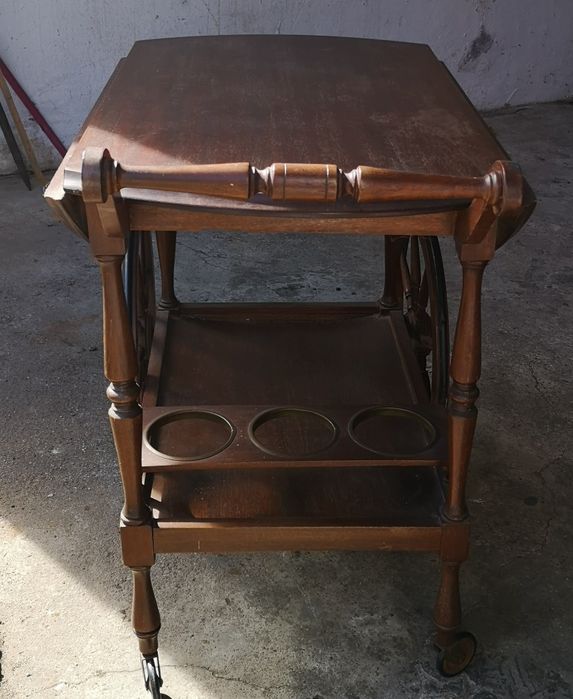 Carrinho de apoio em madeira