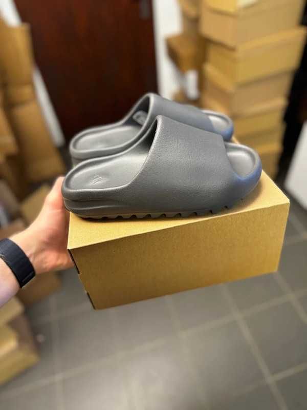 Yeezy slide Granite R.42