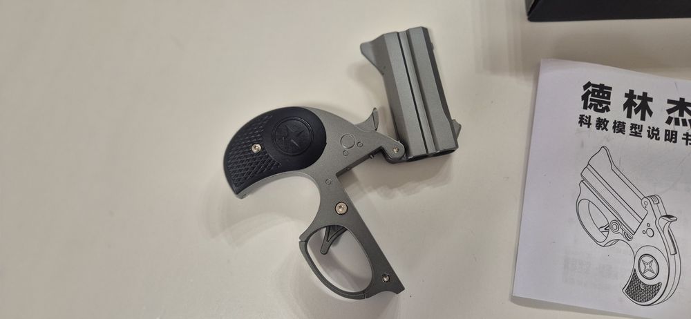 Vendo pistola Deringer Bond Arms de brincar ou coleção realista