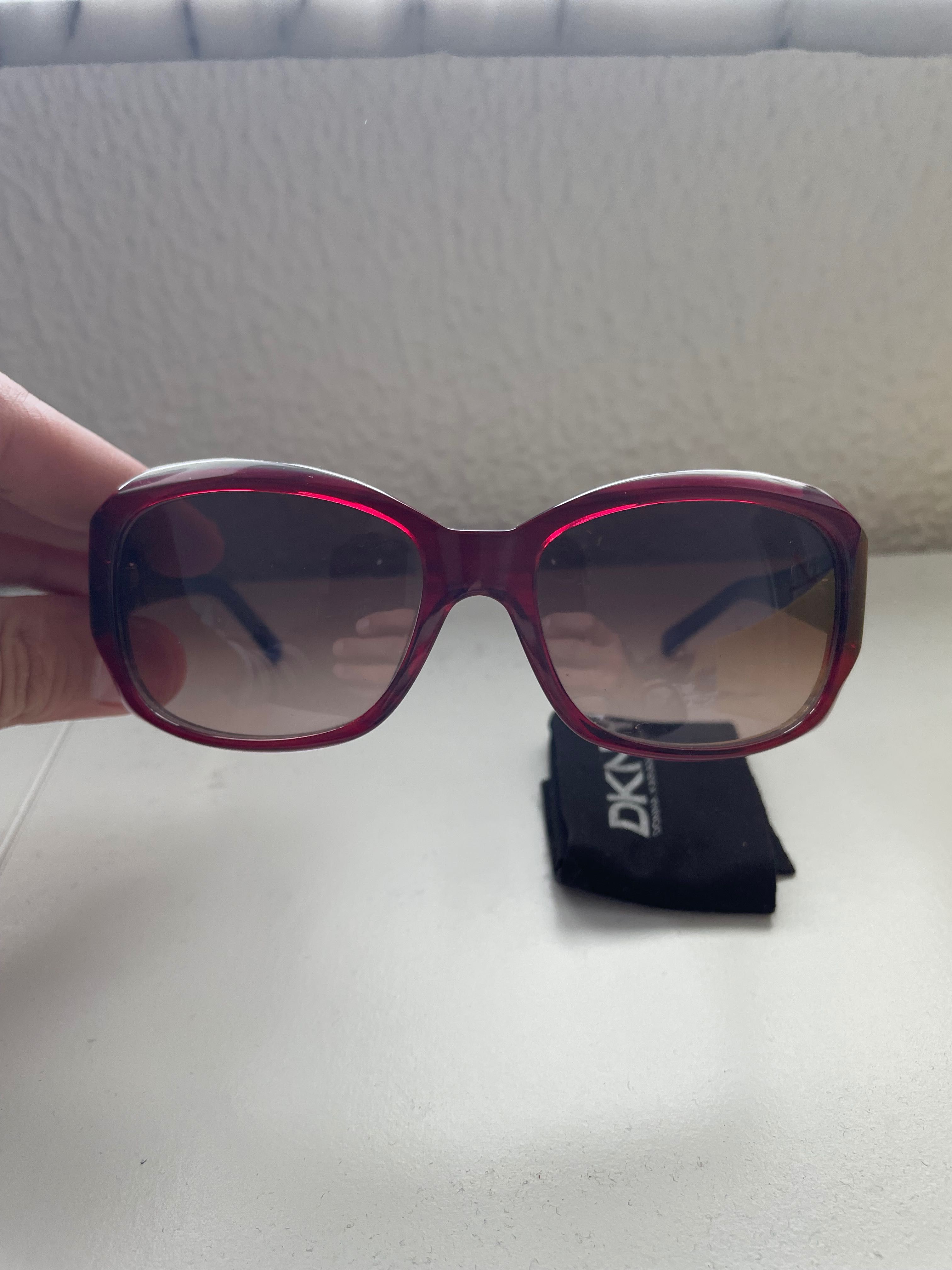 Óculos escuros DKNY