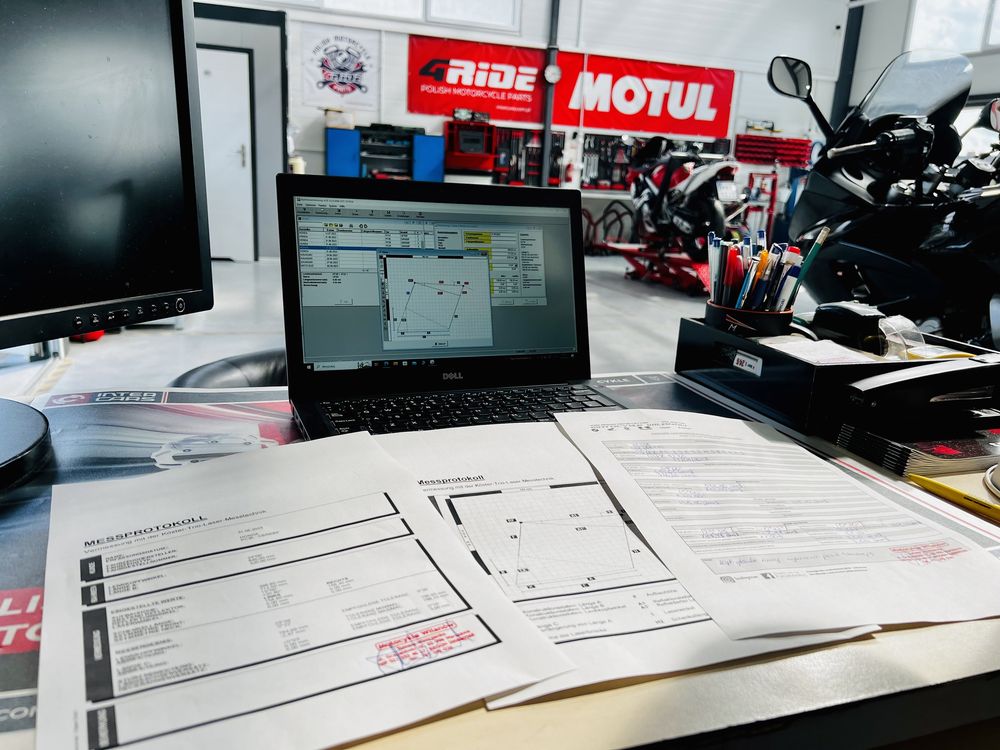 Laserowy pomiar geometrii ramy motocykla / sprawdzenie ramy