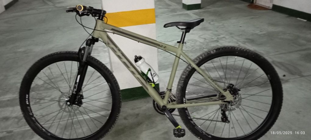 Vende-se bicicleta de montanha kosmo pro como nova