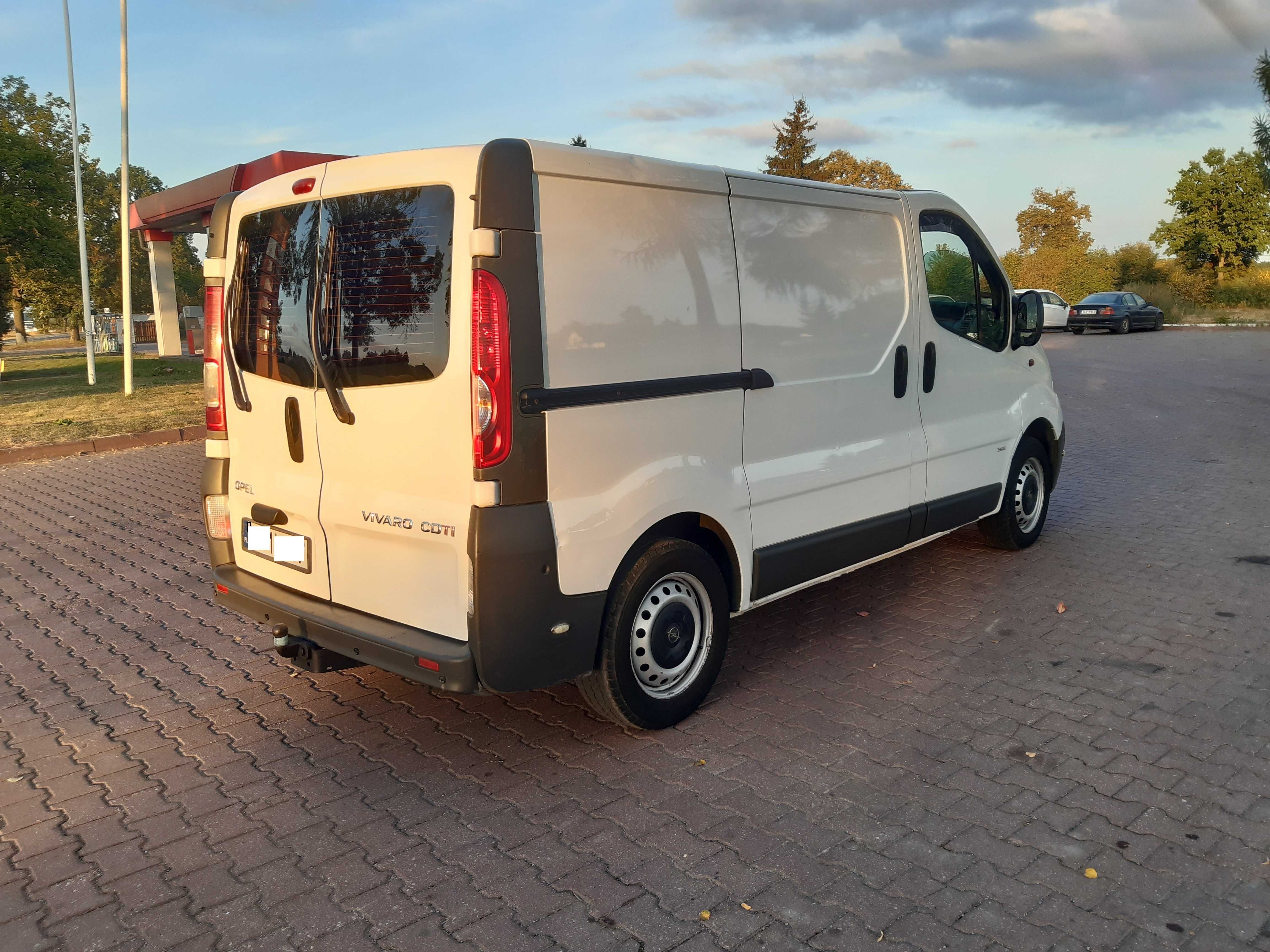 Opel Vivaro 2,0 115 KM klima nowe wtryski niski przebieg