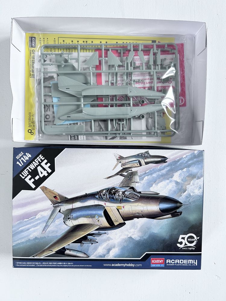 Academy 12611 samolot Luftwaffe F-4F model do sklejania 1/144