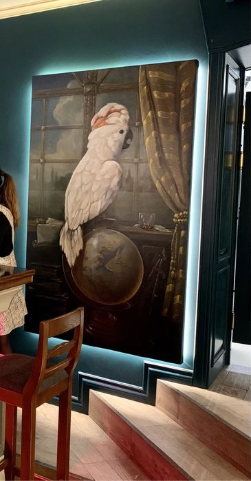 Картина «Папуга джентельмен». Розмір 1,8x1,1 м.