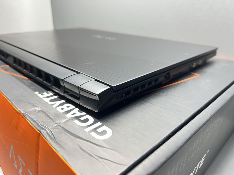 3 Ноутбук Gigabyte Aero 17 KC i7-10870H/16/1Tb/RTX3060/17,3/300Hz