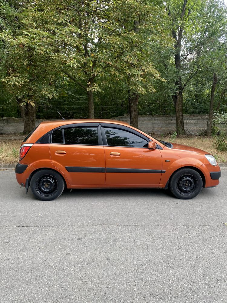 Продам Kia rio 2 (jb)